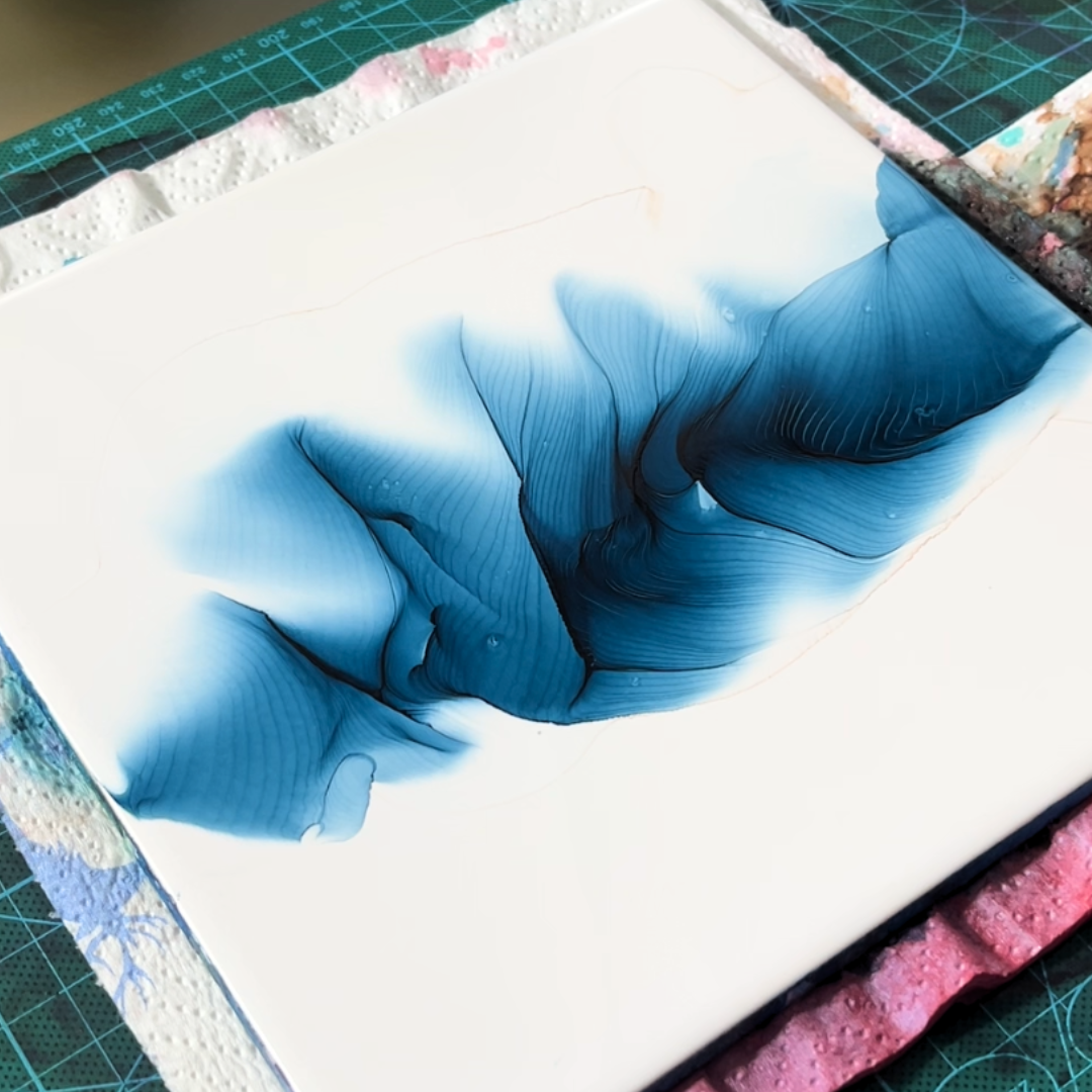 Deep cobalt and soft cyan alcohol ink gradients showcasing organic fluid layer dispersion by VHacademy