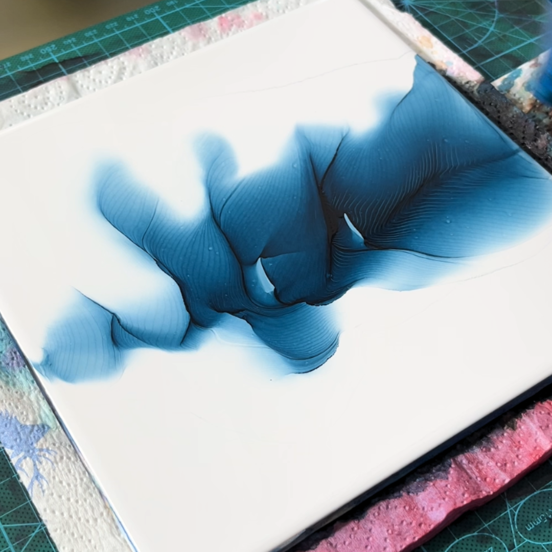 Deep cobalt and soft cyan alcohol ink gradients showcasing organic fluid layer dispersion by VHacademy
