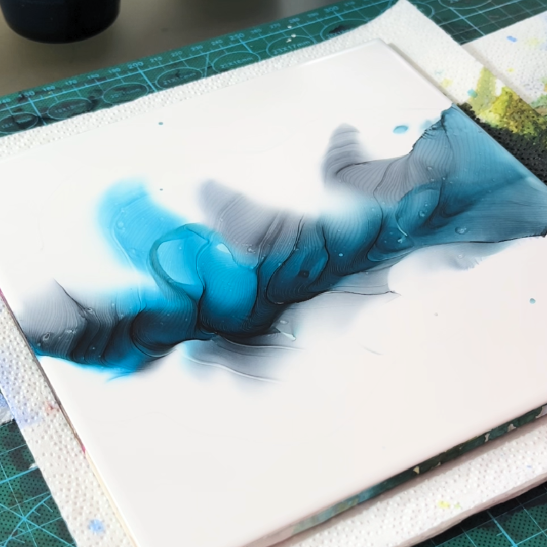 Deep cobalt and soft cyan alcohol ink gradients showcasing organic fluid layer dispersion by VHacademy